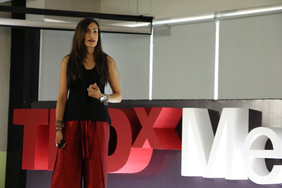 Dra. Leonora Esquivel da voz  a los animales en TEDxMexicoCity: ANIMAL