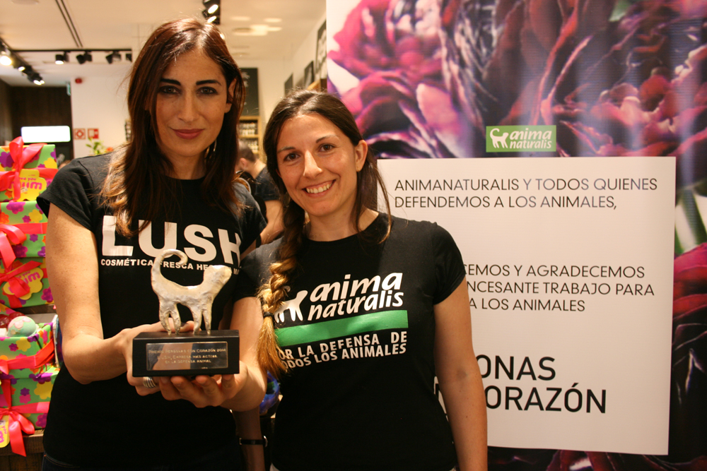 AnimaNaturalis entregó el premio “Personas con Corazón” a Lush 