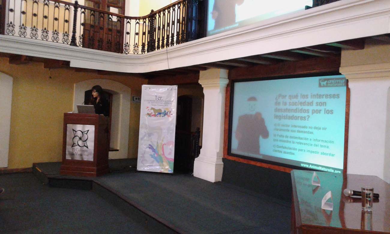 La Dra. Leonora Esquivel impartió interesante conferencia en Xalapa