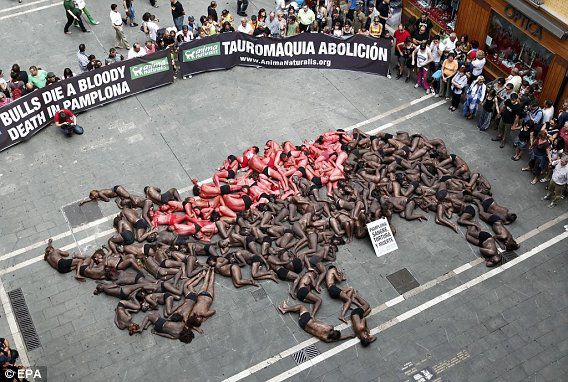 Exitoso acto contra la crueldad de los Sanfermines en Pamplona