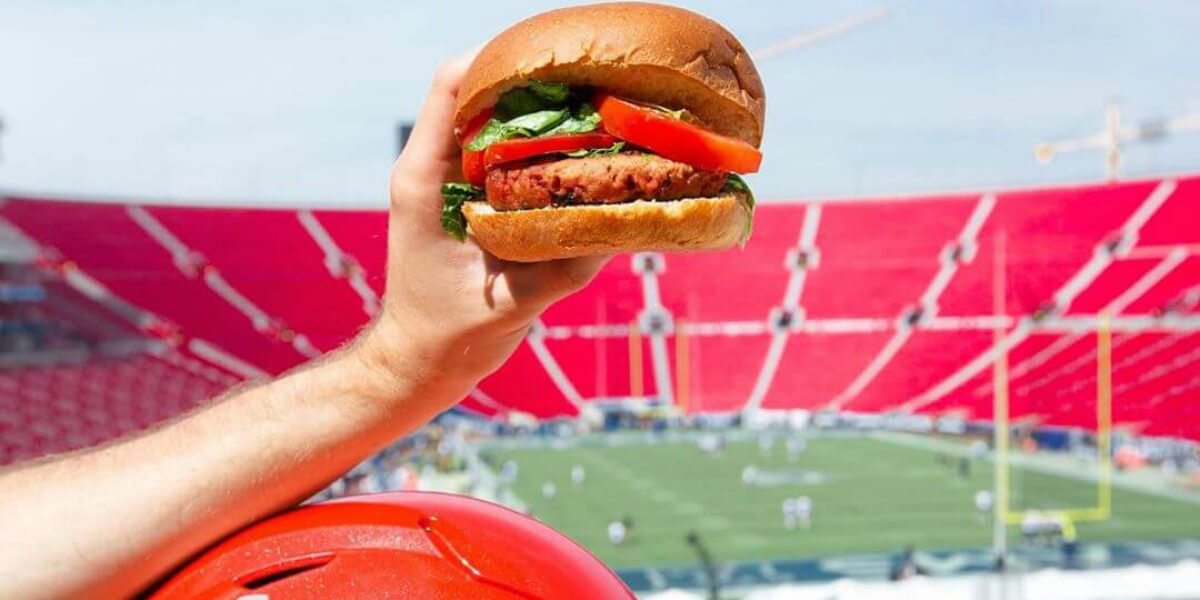 Presentan un polémico anuncio contra la carne vegana durante la Super Bowl