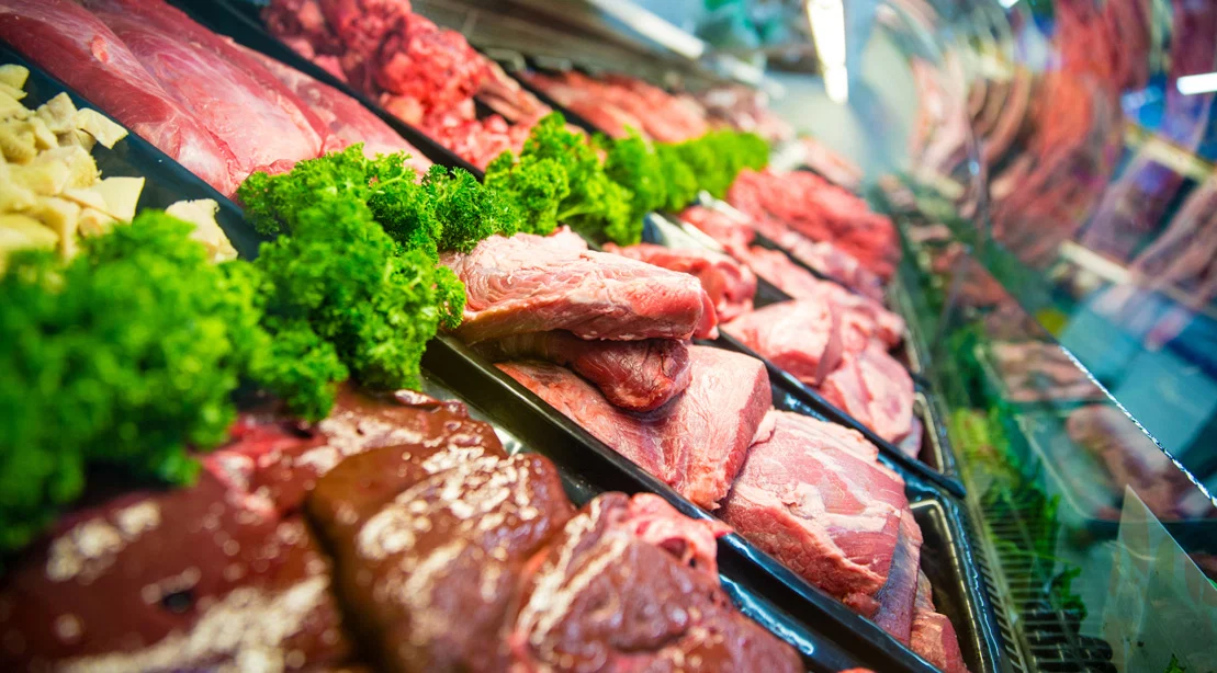 El estudio más grande jamás hecho descubre que la carne procesada aumenta el riesgo coronario en un 18%