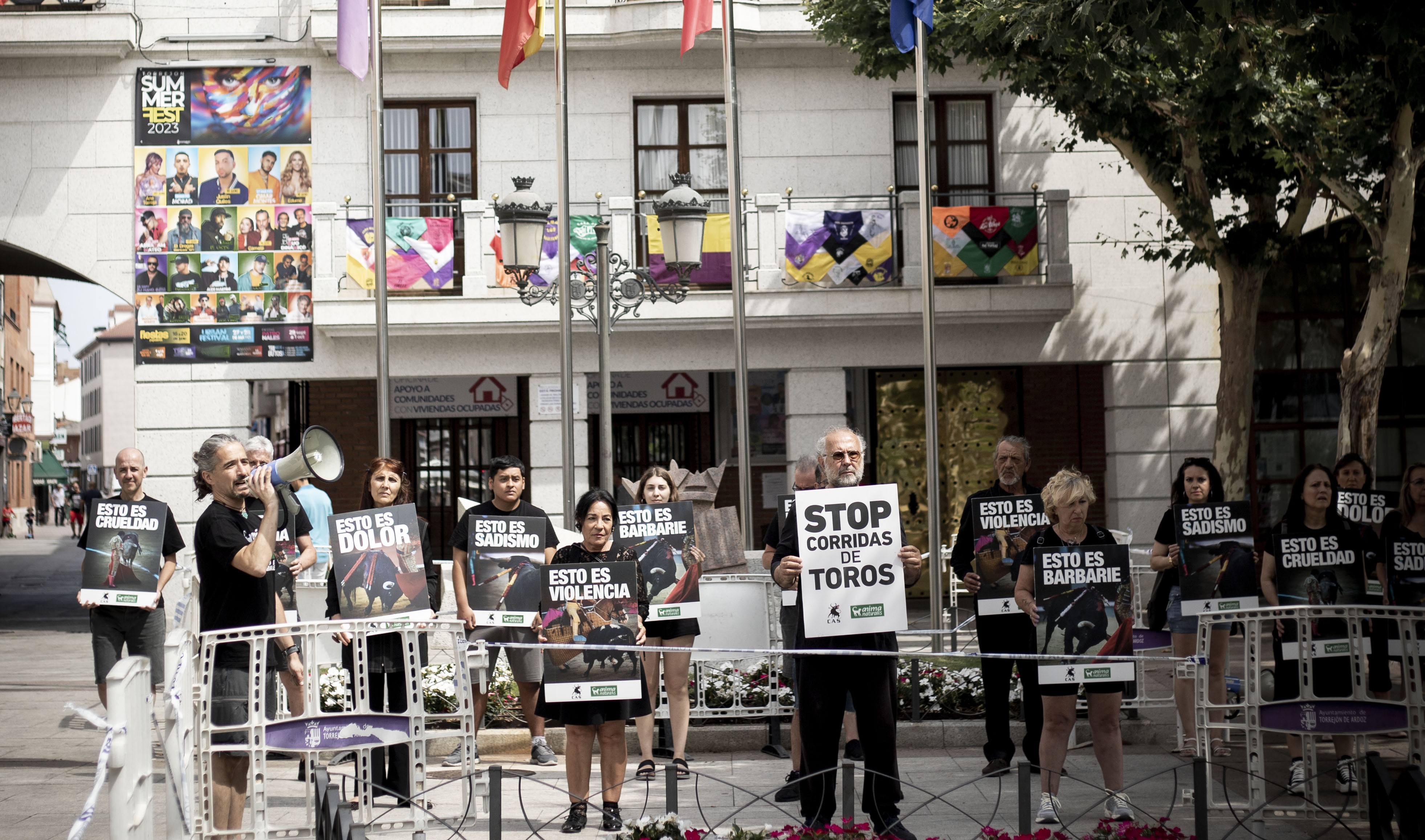 Protesta en Torrejón de Ardoz contra el regreso de las corridas de toros