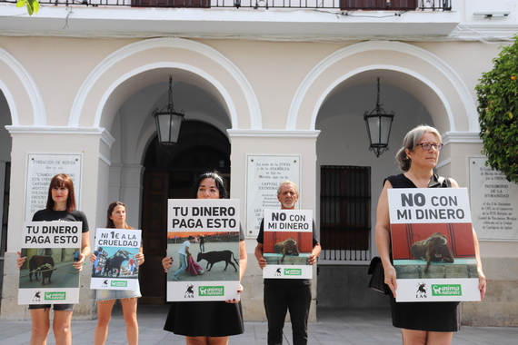 Exigimos que se deje de destinar dinero público a los festejos crueles con animales en Extremadura